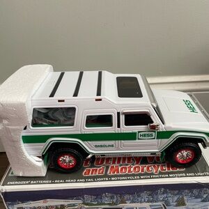 NEW-2004 Hess Gasoline Sport Utility Vehicle and Motorcycles HESS Truck